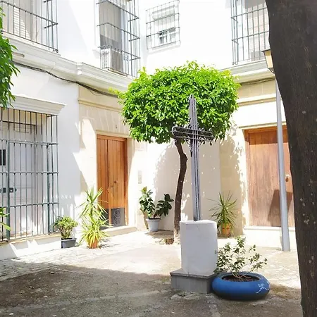 Sherryflat Claveles - Parking Jerez de la Frontera Exterior photo