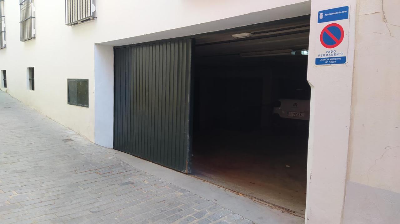 Sherryflat Claveles - Parking